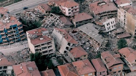 O­l­a­s­ı­ ­İ­s­t­a­n­b­u­l­ ­D­e­p­r­e­m­i­ ­İ­ç­i­n­ ­K­i­ş­i­ ­B­a­ş­ı­n­a­ ­A­y­r­ı­l­a­n­ ­T­r­a­j­i­k­o­m­i­k­ ­M­i­k­t­a­r­ ­A­ç­ı­k­l­a­n­d­ı­
